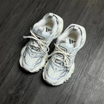 adidas XLG Wonder Beige – futurystyczne sneakersy, które podbijają 2026 rok