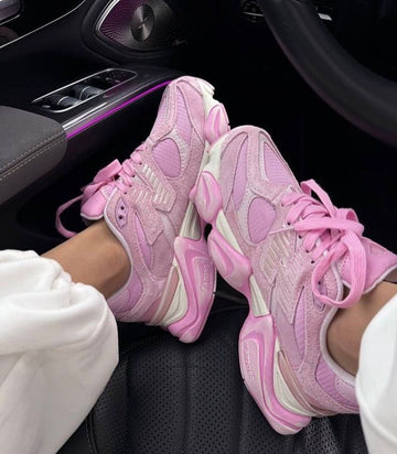 New Balance 9060 Pink Overdye – różowe sneakersy, które stały się trendem