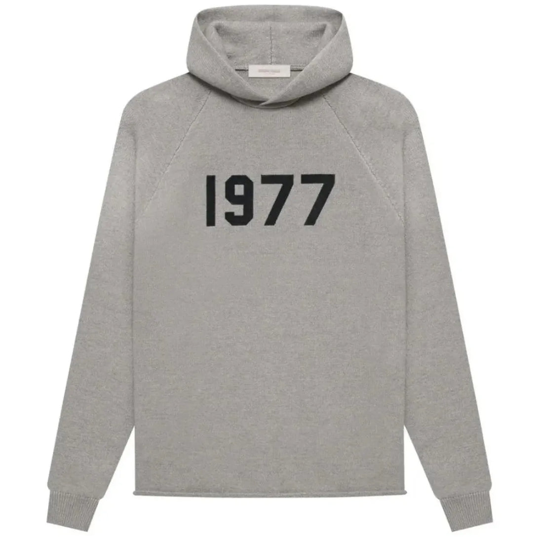 Fear of God Essentials 1977 Dark Oatmeal hoodie z czarnym napisem "1977" na piersi.