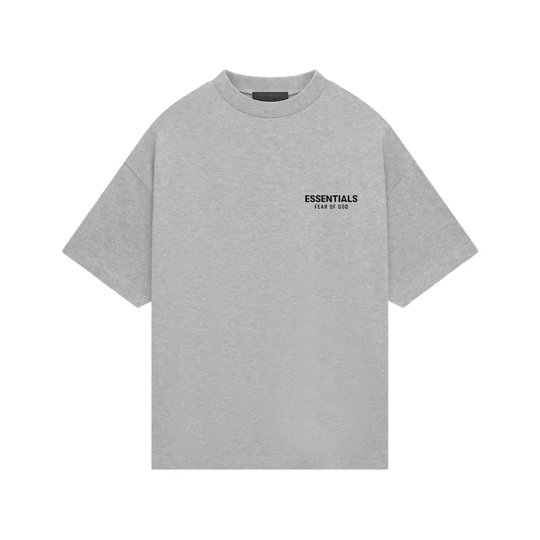 Jasnoszara koszulka Fear of God Essentials z bawełnianej dzianiny, oversize krój, logo na piersi.