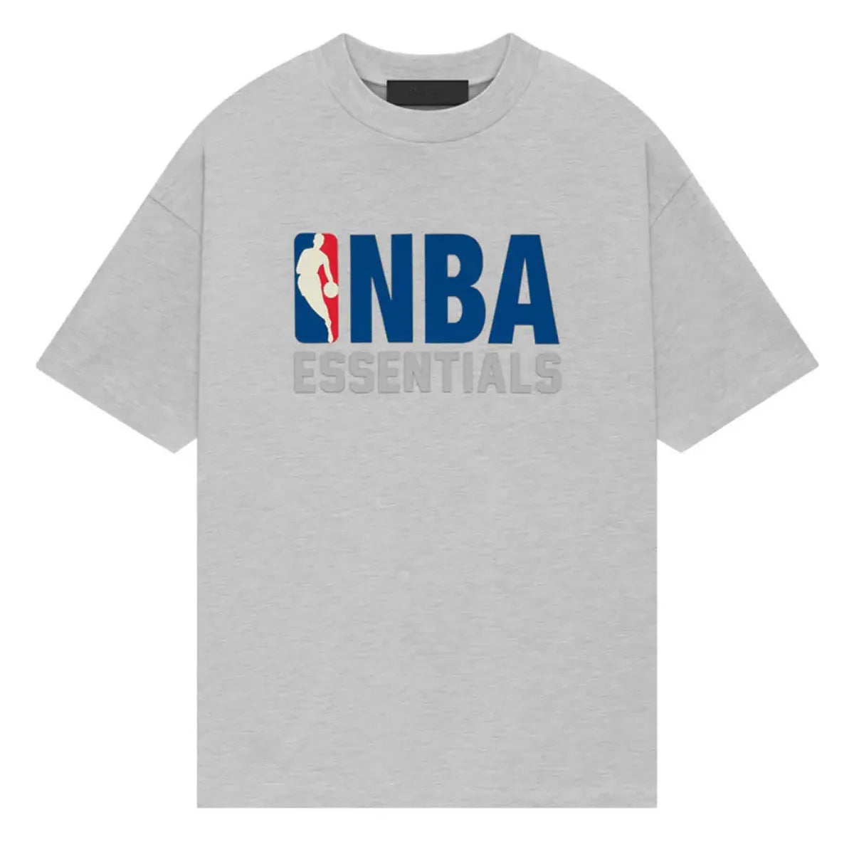 Jasnoszary melanżowy T-shirt Fear of God Essentials NBA z logo NBA i napisem Essentials.