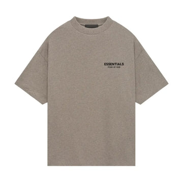 Fear of God Essentials Jersey Crewneck Tee w kolorze Light Heather Grey, z czarnym logo na piersi.