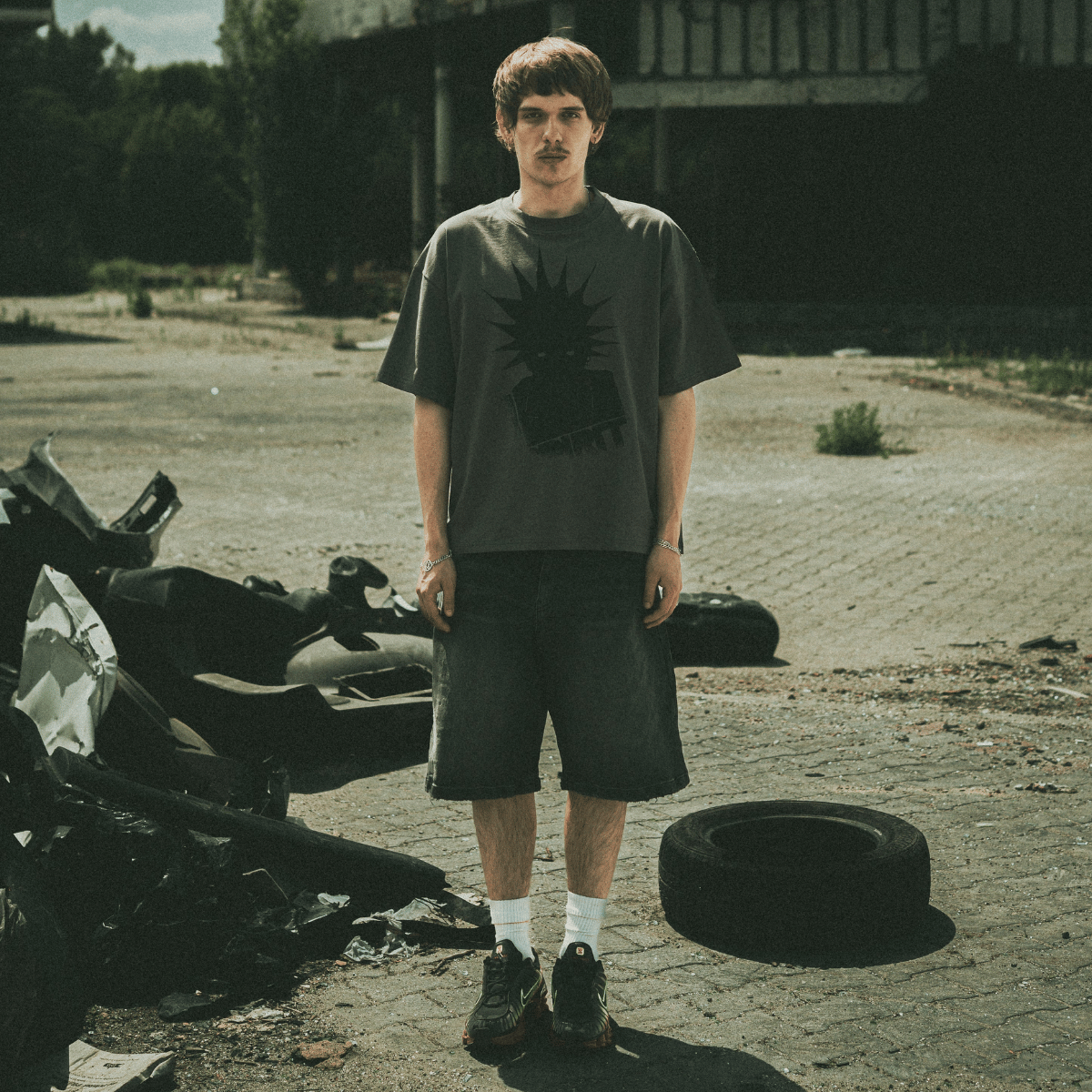 REBEL TEE ANTHRACITE