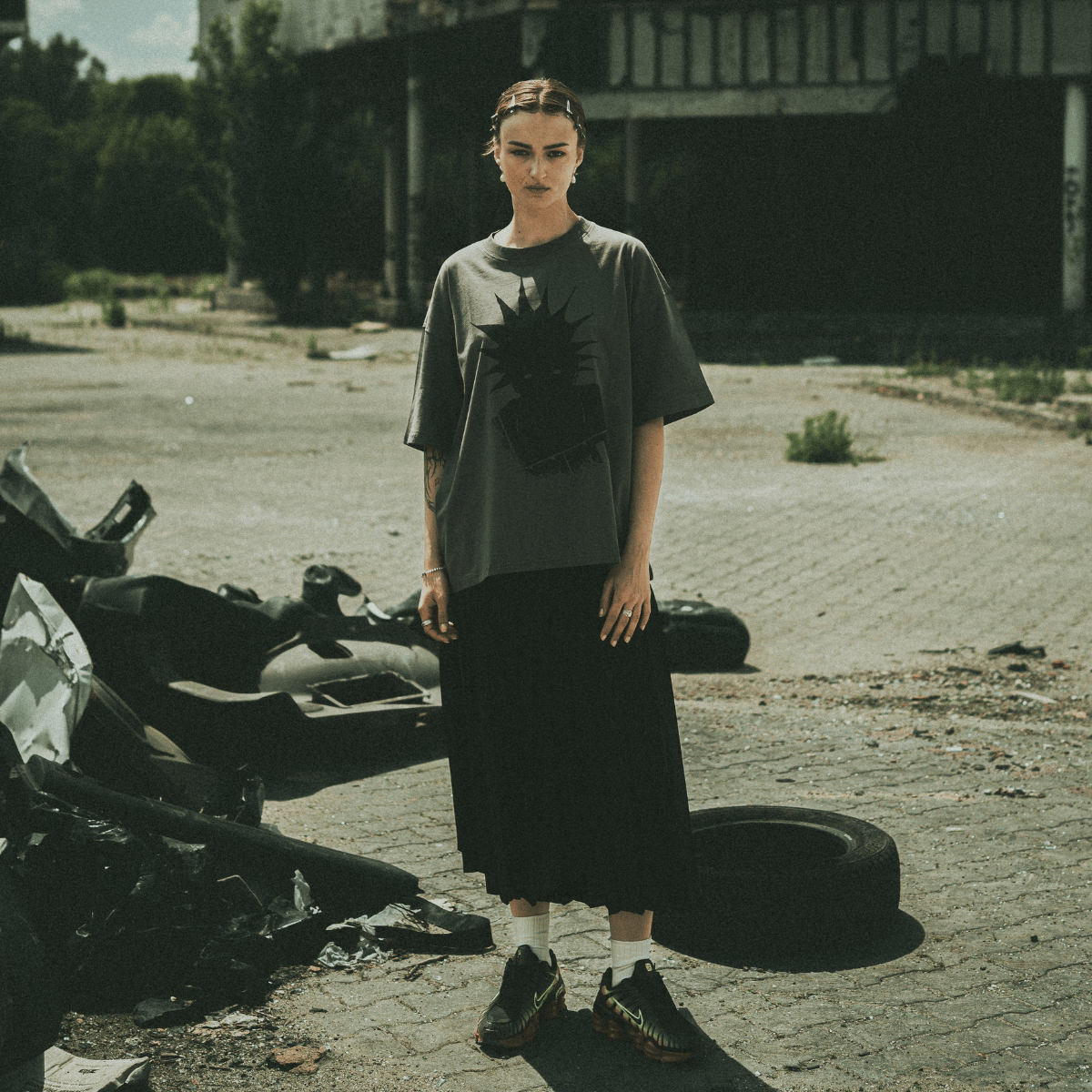 REBEL TEE ANTHRACITE