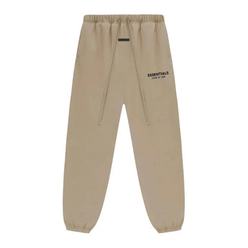 Fear of God Essentials Fleece Sweatpant Desert Sand, beżowe spodnie dresowe z logo i sznurkami.
