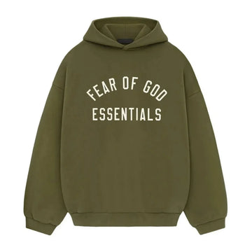 Fear of God Essentials Military Fleece Hoodie w kolorze oliwkowej zieleni z białym logo.